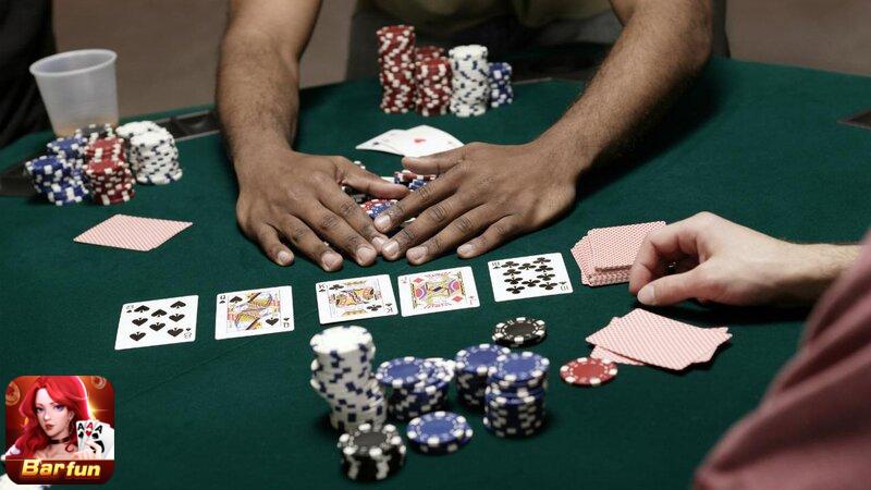 Chơi Poker với những lá bài tẩy Poker Hand chọn lọc